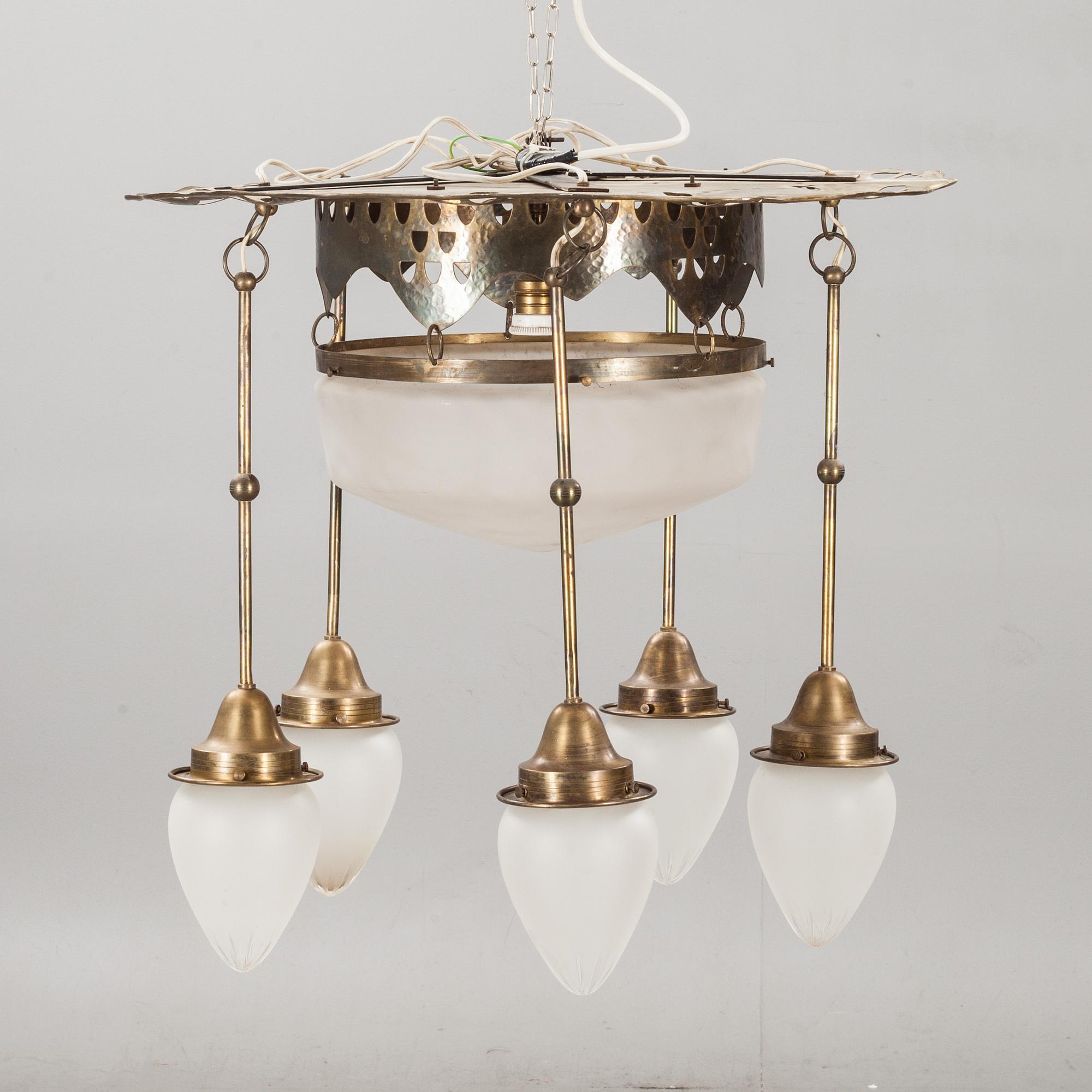 TAKLAMPA, jugend. 1900-talets början.
