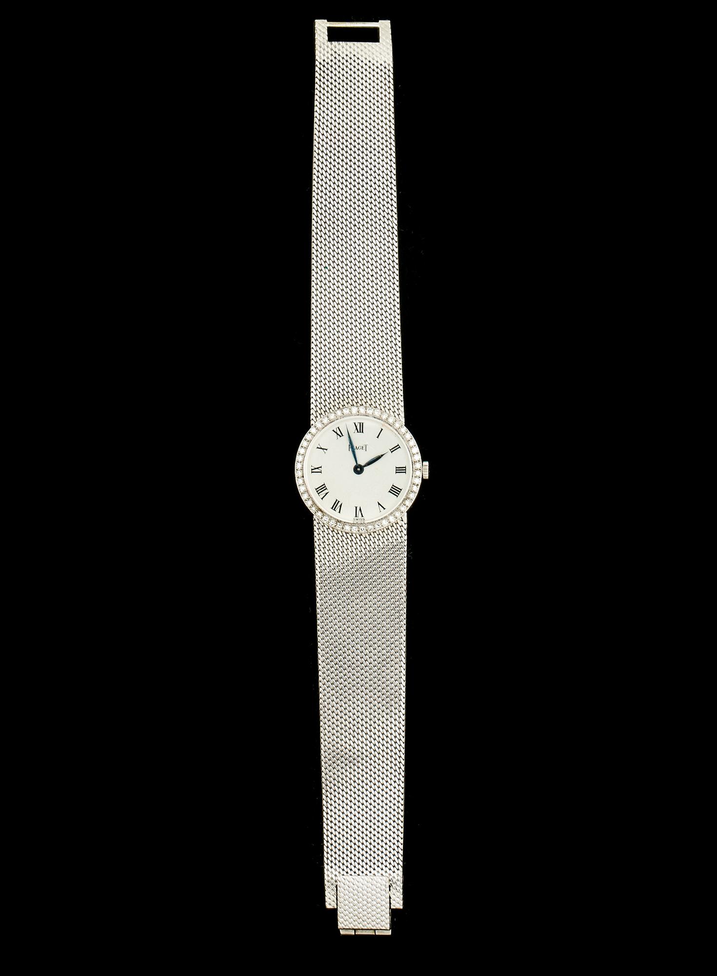 DAMARMBANDSUR, 18k vitguld med åttkantslipade diamanter, Piaget. Vikt ca 46 g.