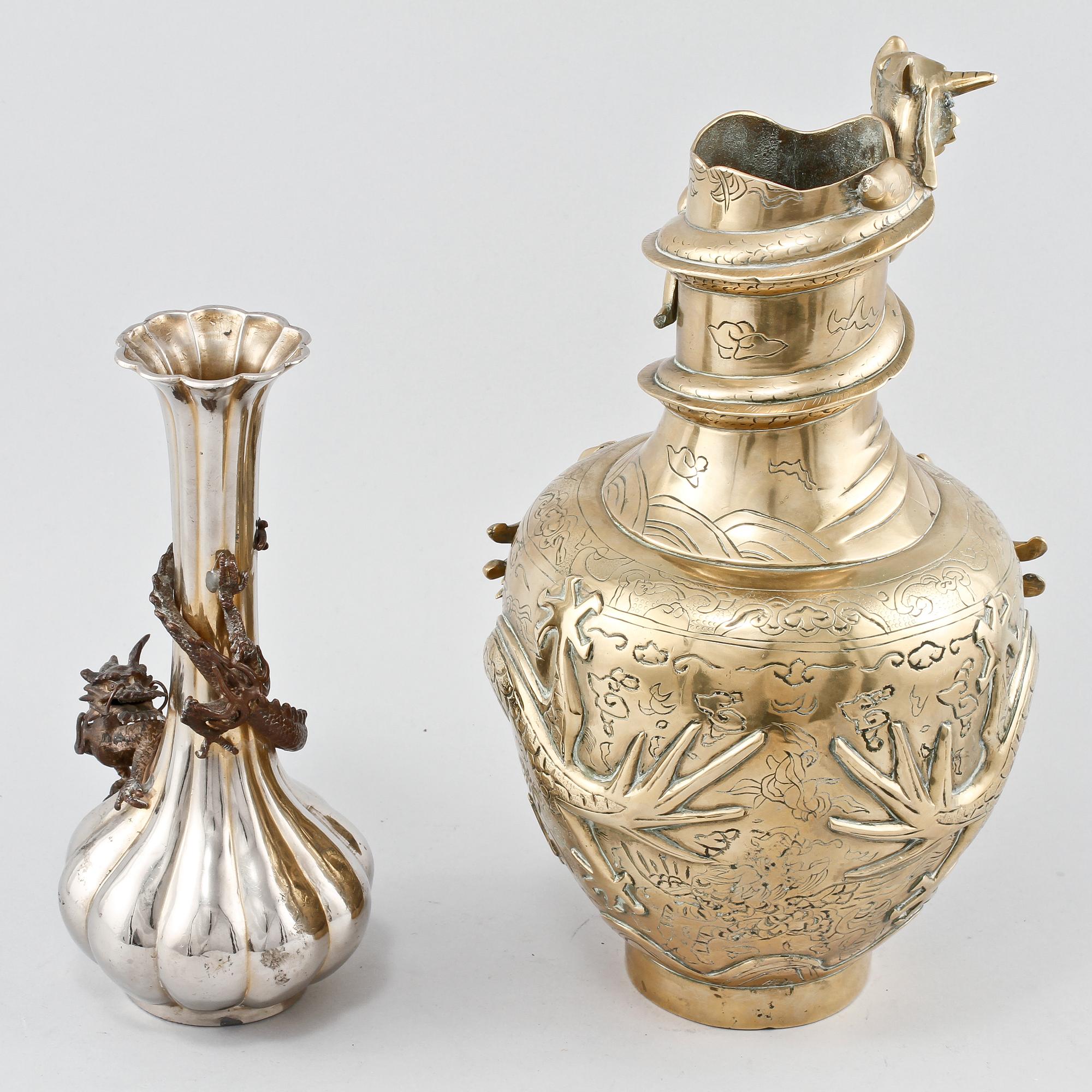 VASER, 2 st, vitmetall samt gulmetall, 1900-talets andra hälft.