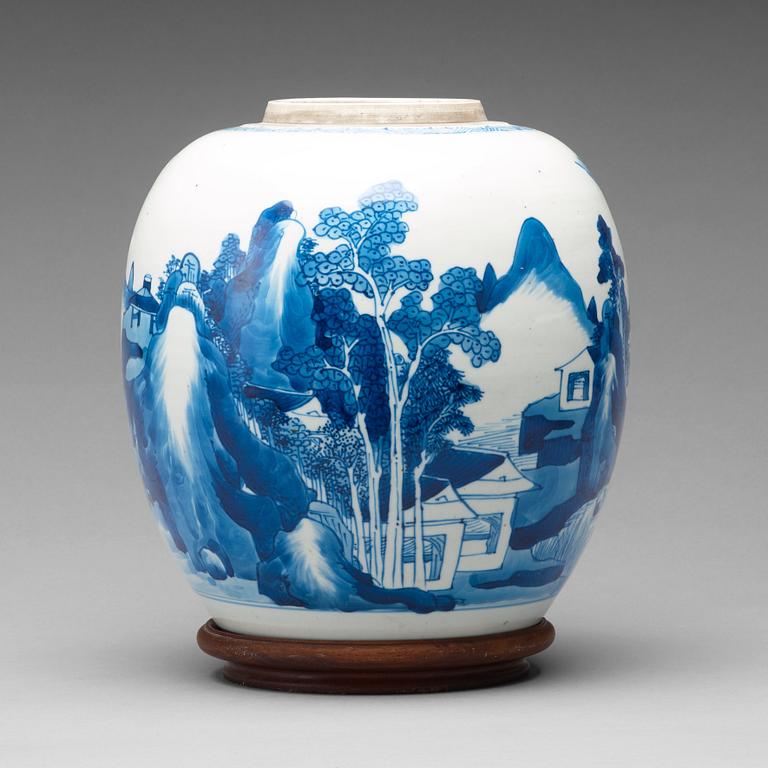 A blue and white jar, Qing dynasty, Kangxi (1662-1722).