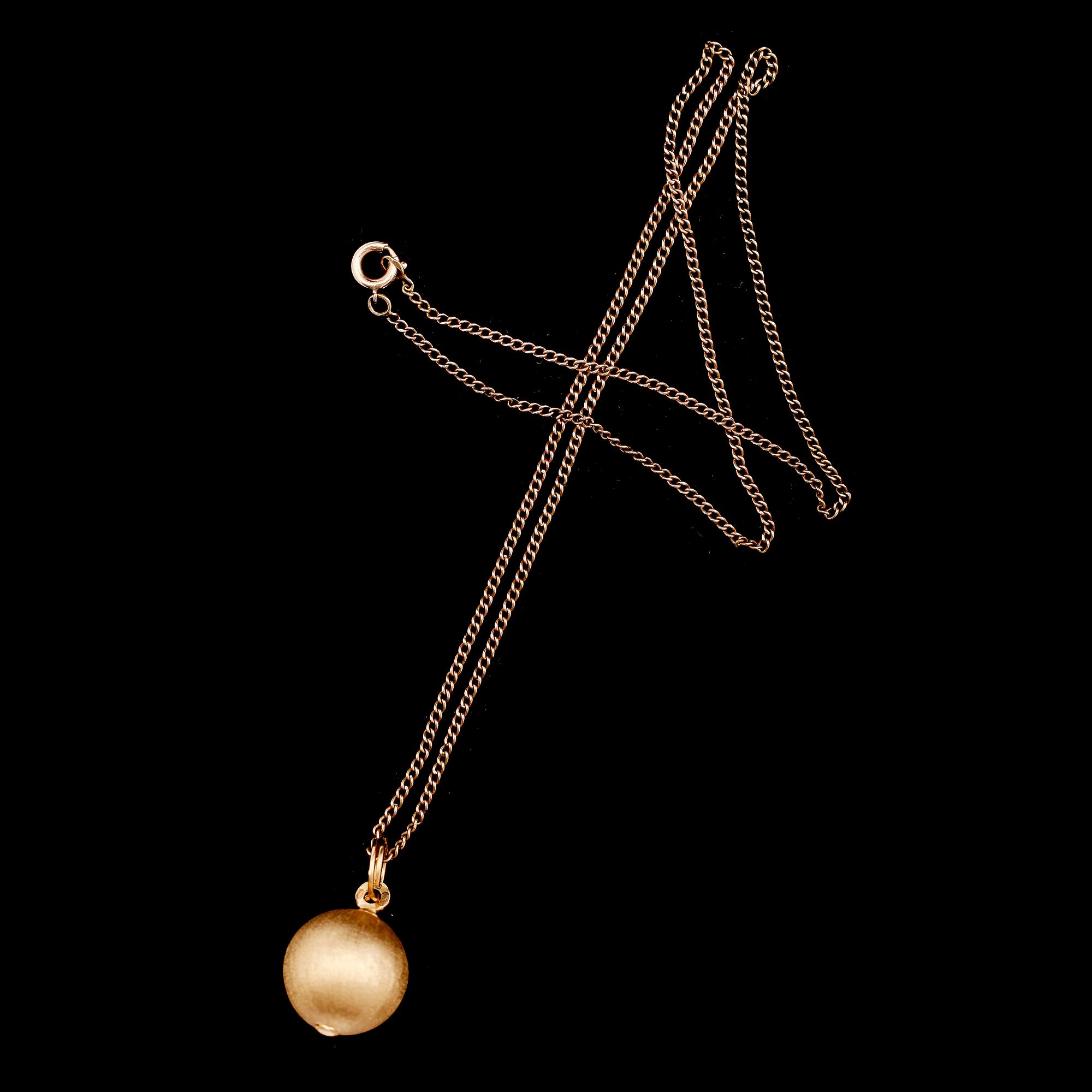 HÄNGE, 18 k guld, OCH KEDJA, 14 k guld. Total vikt ca 6 g.