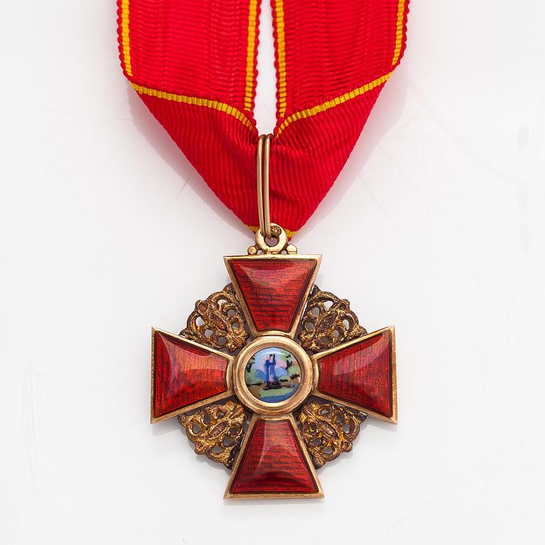 The Order of St. Anna medal, 3rd class, 14K gold and enamel. St. Petersburg.