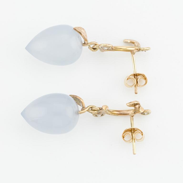 Earrings with drop-shaped blue chalcedony and brilliant-cut diamonds.