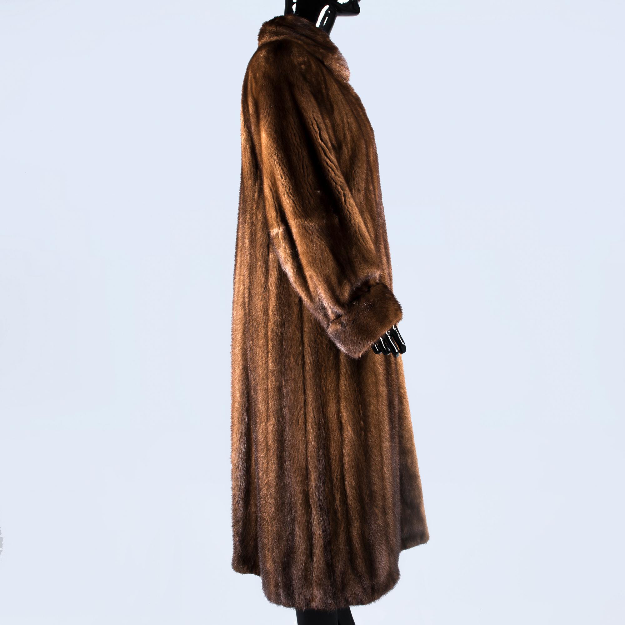 PÄLSKAPPA, Saga Mink.