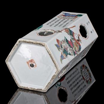 PERUKVAS, porslin, 1900-tal.