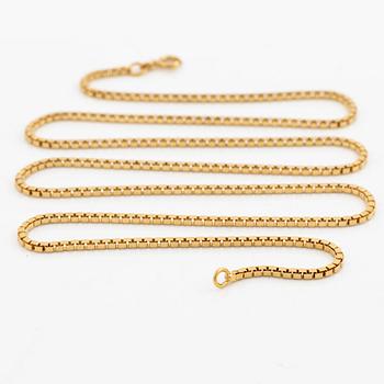 Chain 18K gold.