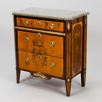 A Gustavian chest of drawers, late 18th century.