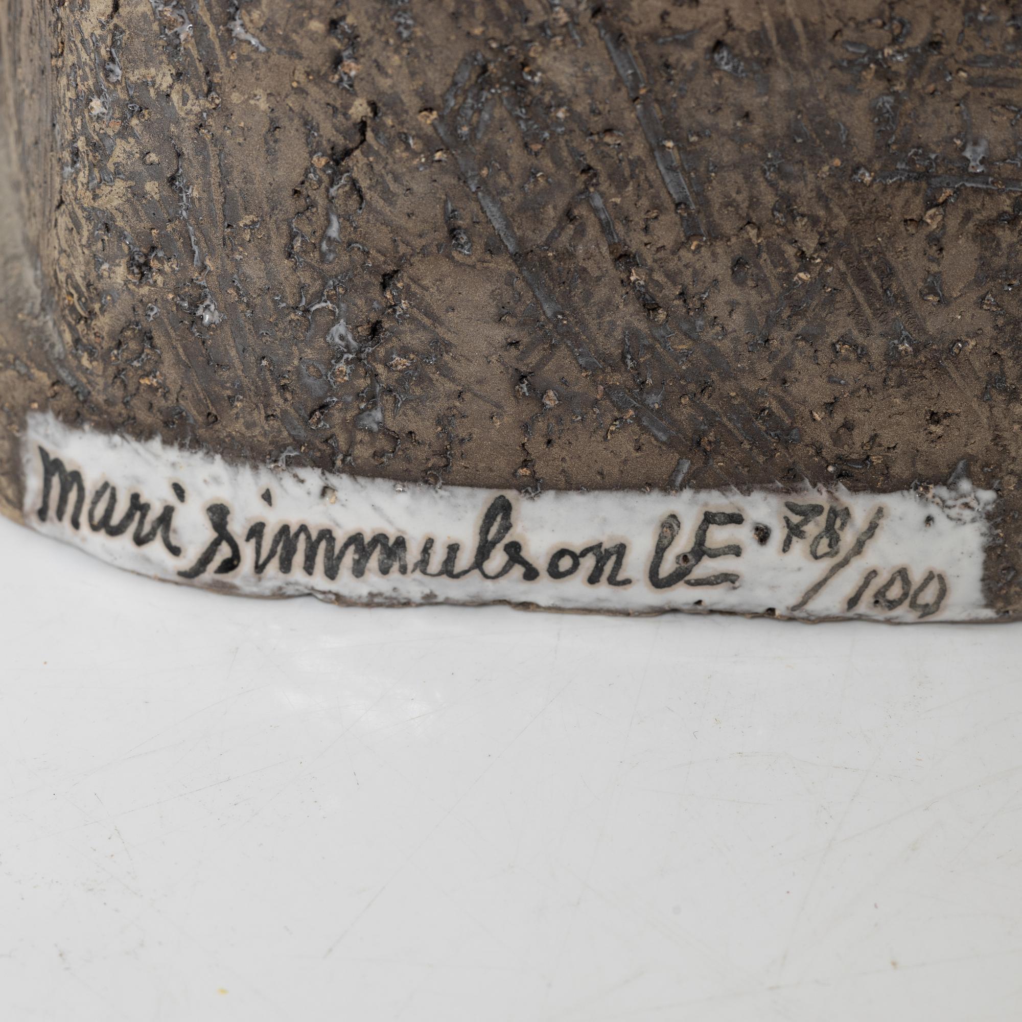 Mari Simmulson, skulptur, "Sittande balinesiska", modell 4294, Upsala-Ekeby, 1957.