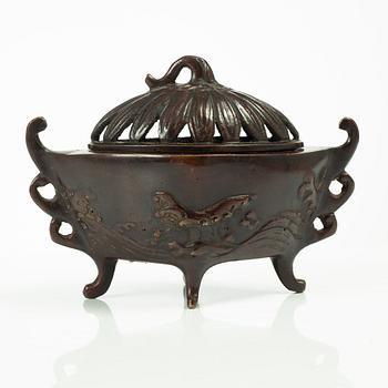 A Japanese bronze censer, Meiji (1868-1912).