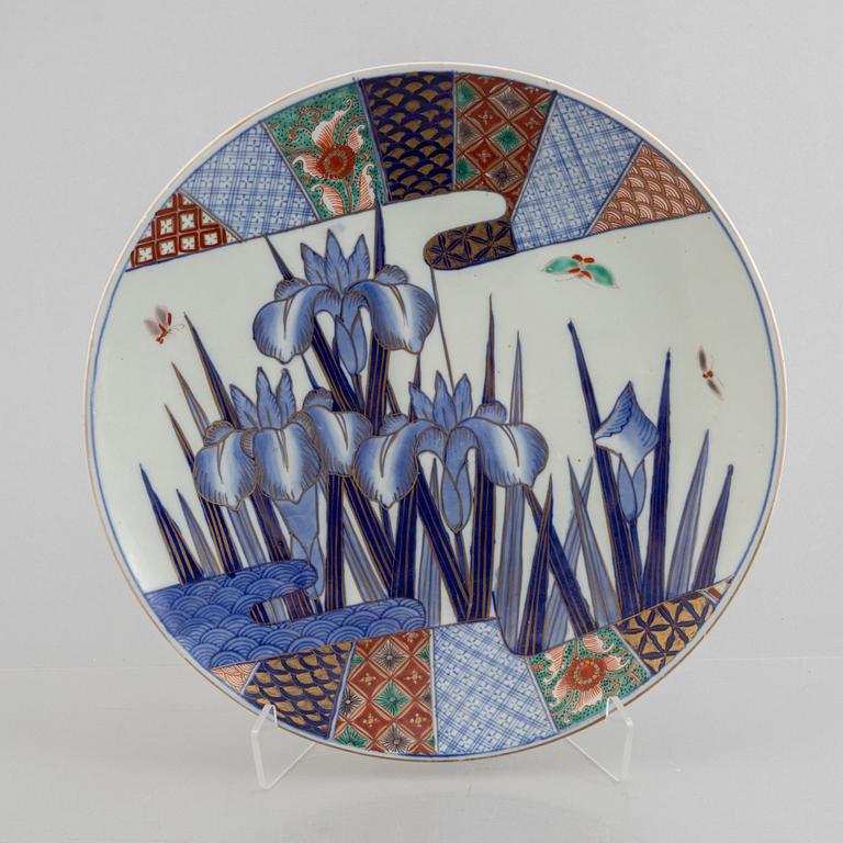 Two Japanese porcelain plates, early 20th centur.