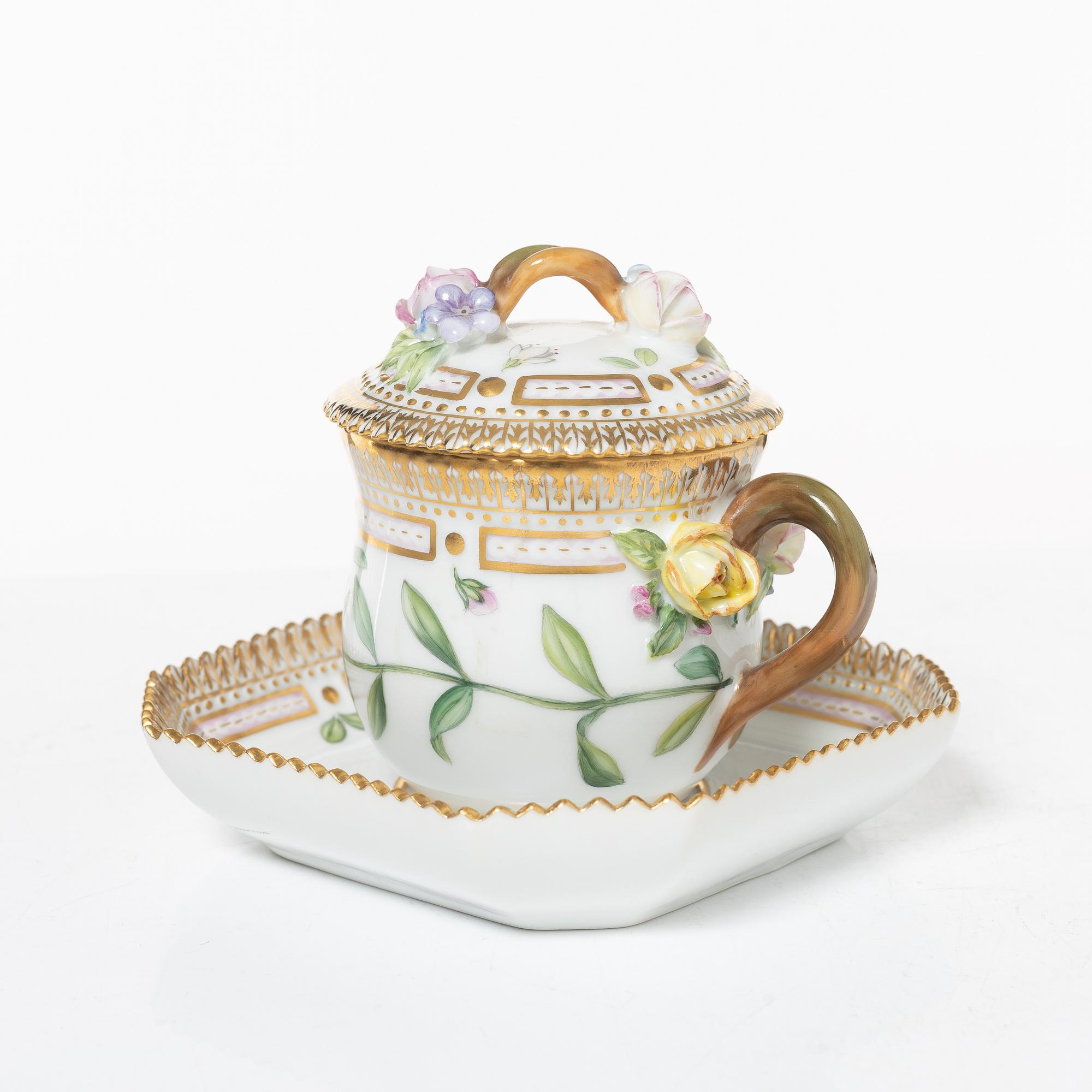 Royal Copenhagen, cream jug with lid and saucer, as well as coffee cup with saucer, porcelain, Flora Danica, Denmark.