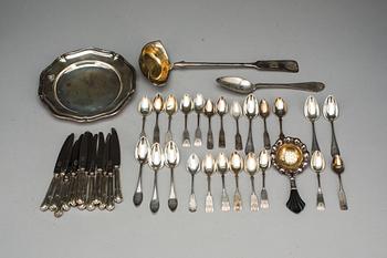 KAFFESKEDAR, SMÖRGÅSKNIVAR M.M., silver, 1800/1900-tal. Total vikt inkl stålblad och såsslev ca 1100 g.