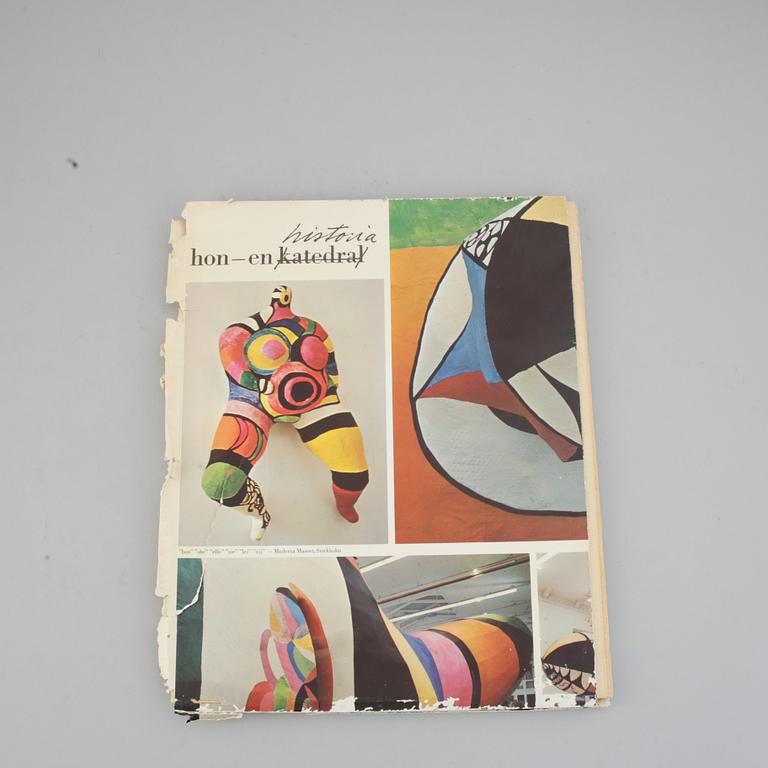 Niki de Saint Phalle, Bok utvikbar samt katalog till "Hon - en katedral" på Moderna Museet och tidning.