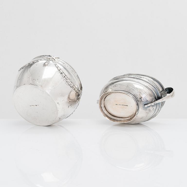 Hjalmar Fagerroos, skål och sockerskål, silver, Helsingfors 1908 och 1910.