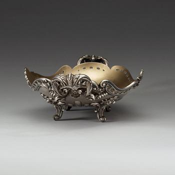 A Russian 19th century parcel-gilt bowl, unidentified mark.