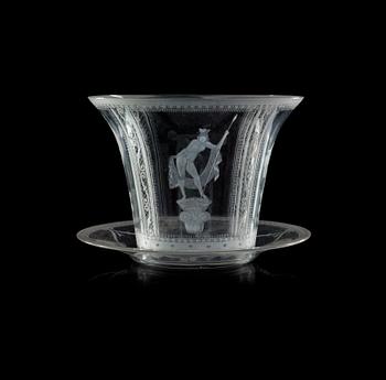 796. A Simon Gate engraved bowl and stand, Orrefors 1920.
