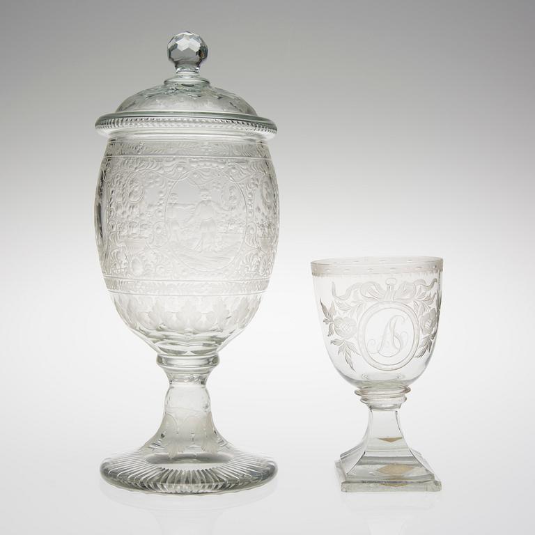 POKAL MED LOCK samt BÄGARE, glas. 1900-talets första hälft.