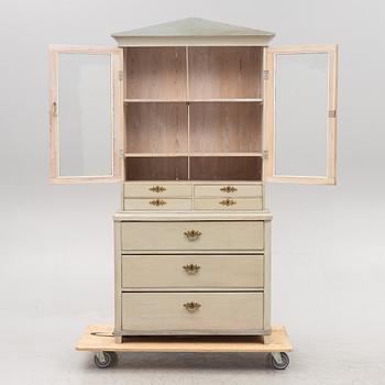 Display cabinet, 19th century.