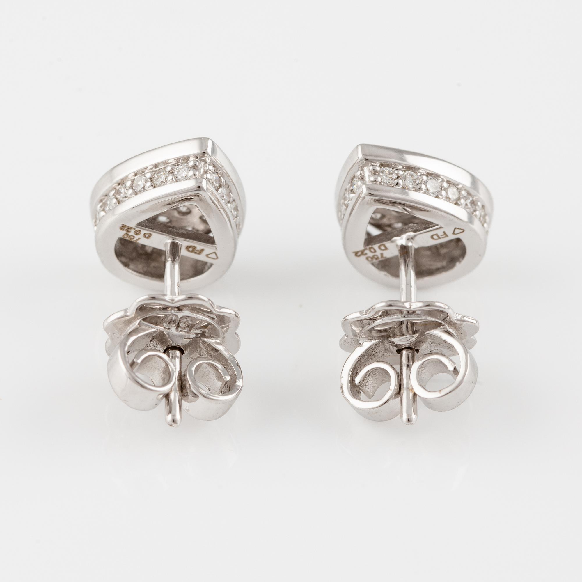 Drop-shaped earrings with brilliant-cut diamonds.