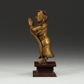 A gilt bronze figurine of a standing boy, Ming dynasty, 17th century.