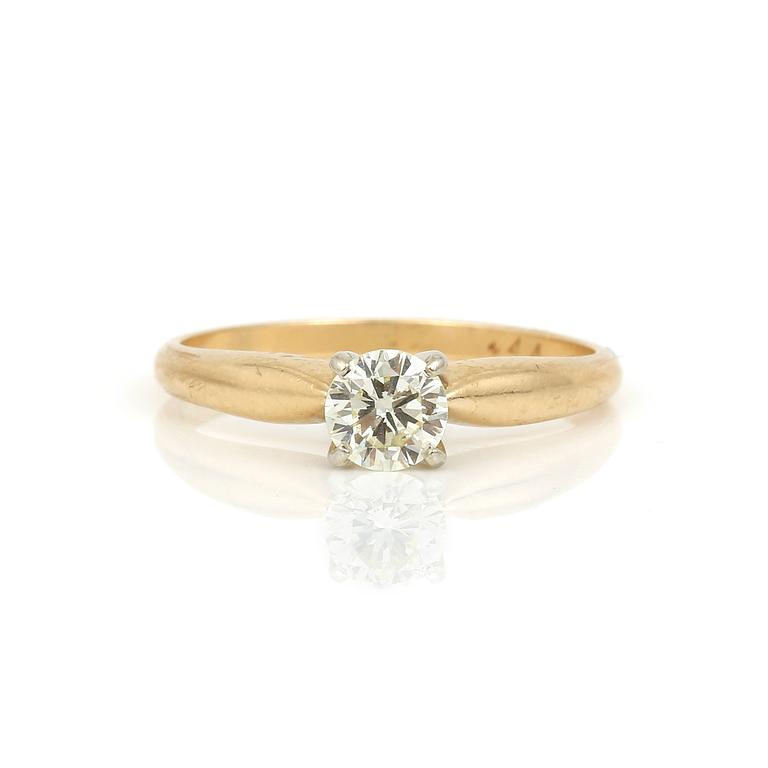 RING, 14K guld med briljantslipad diamant, ca 0,44 ct, Moscow, Sovjetunionen, troligen 1954-1958. Total vikt ca 2,38 g.