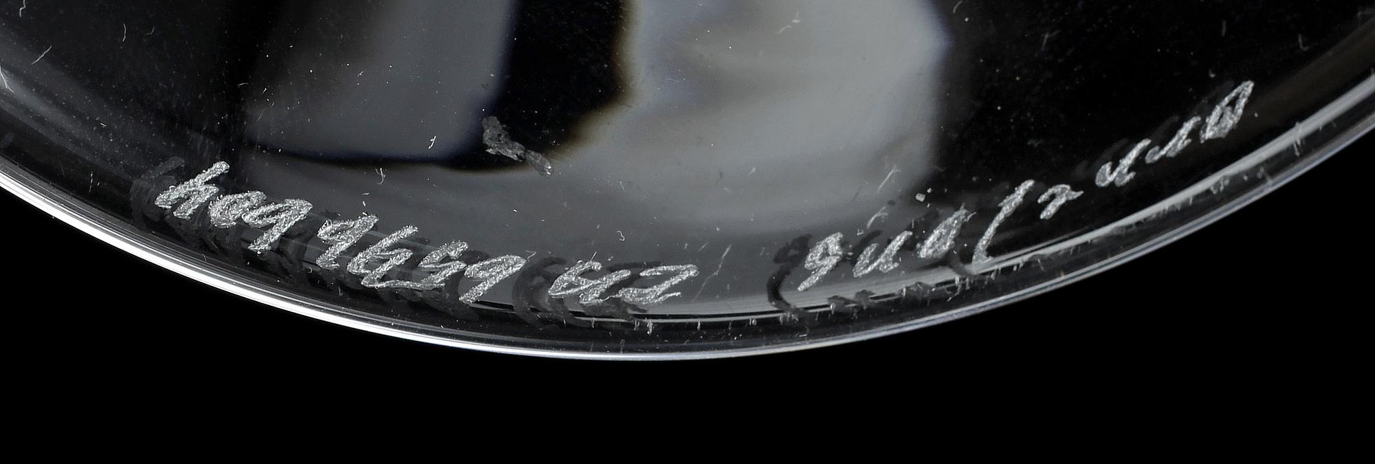LJUSSTAKAR, ett par, glas och silver, "Amor Vincit Omina", Efva Attling, Orrefors, signerade Orrefors och numrerade.