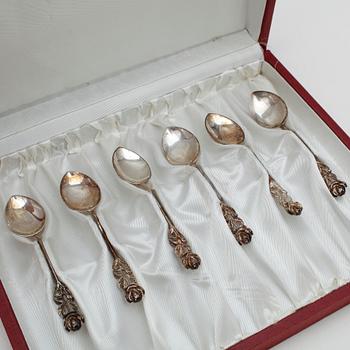 SALTKAR, SENAPSBURK samt KANNA, 1+1+1, silver. 1900-talets första hälft. Totalvikt ca 348 gram.