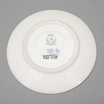 MATSERVIS, 74 delar. Porslin. Musselmalet. Royal Copenhagen.