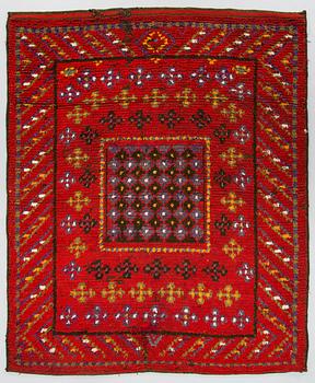 A 19th Century Finnish folkart long pile rug. Circa 180 x 150 cm.