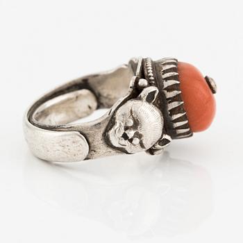 A ring in silver and coral, Tibet.