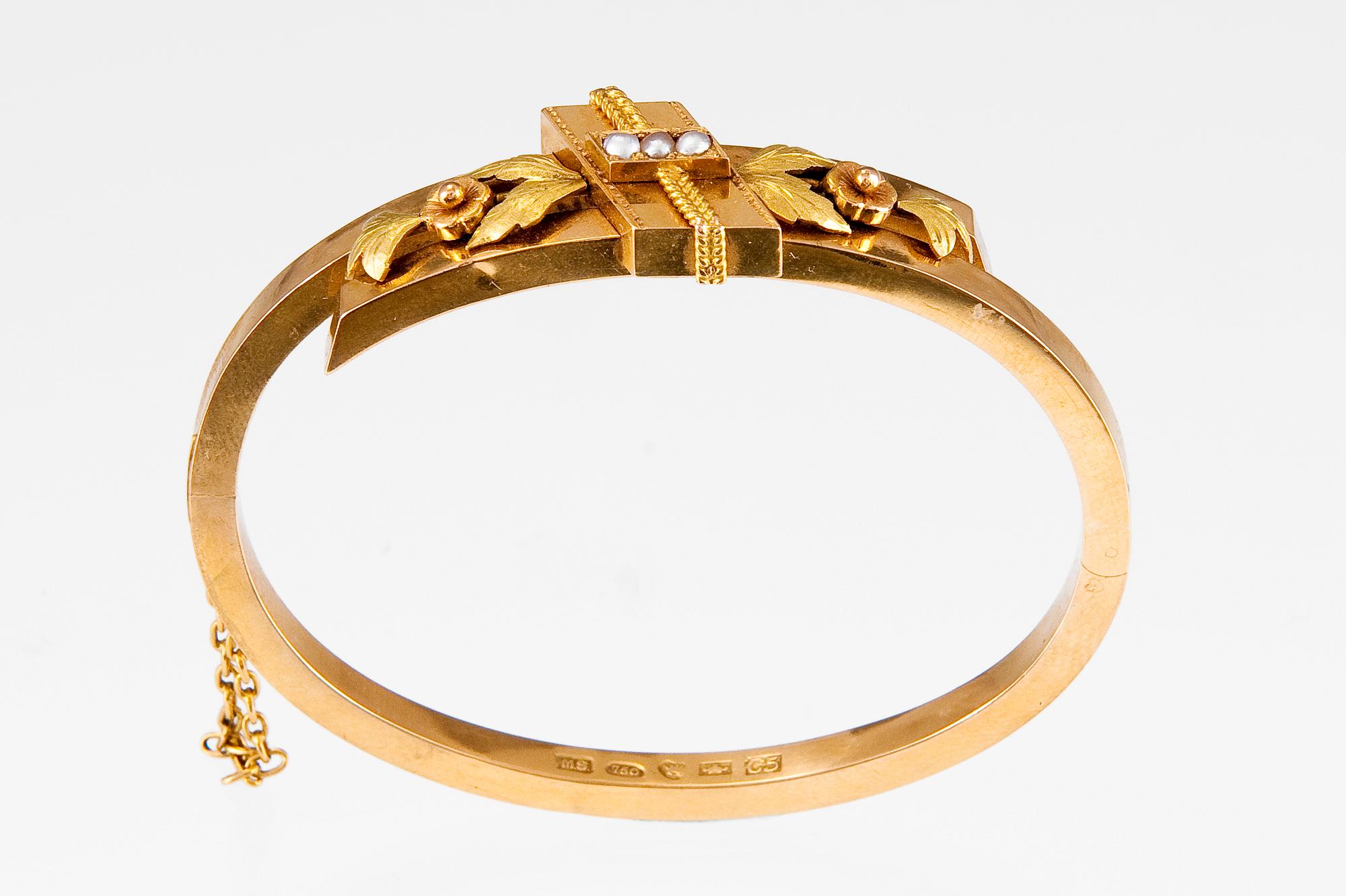 BRACELET.