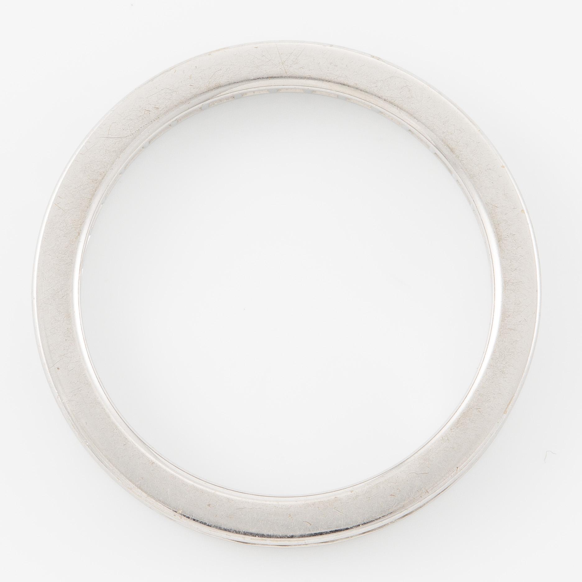 Ring, full eternity band, 18K white gold set with princess-cut diamonds.