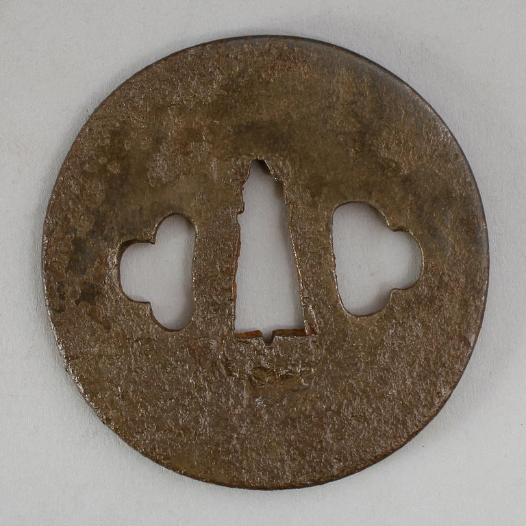 TSUBA, 3 st, järn, Japan, 1500-/1600-tal, 1600-/1700-tal och 1700-/1800-tal.