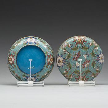 A pair of Chinese cloisonné boxes with covers, early 20th Century.