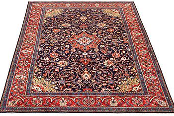 A Mahal carpet, a. 321 x 202 cm.