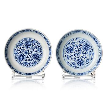 1342. A pair of blue and white dishes, Qing dynasty with Guangxu mark and of the period (1875-1908).