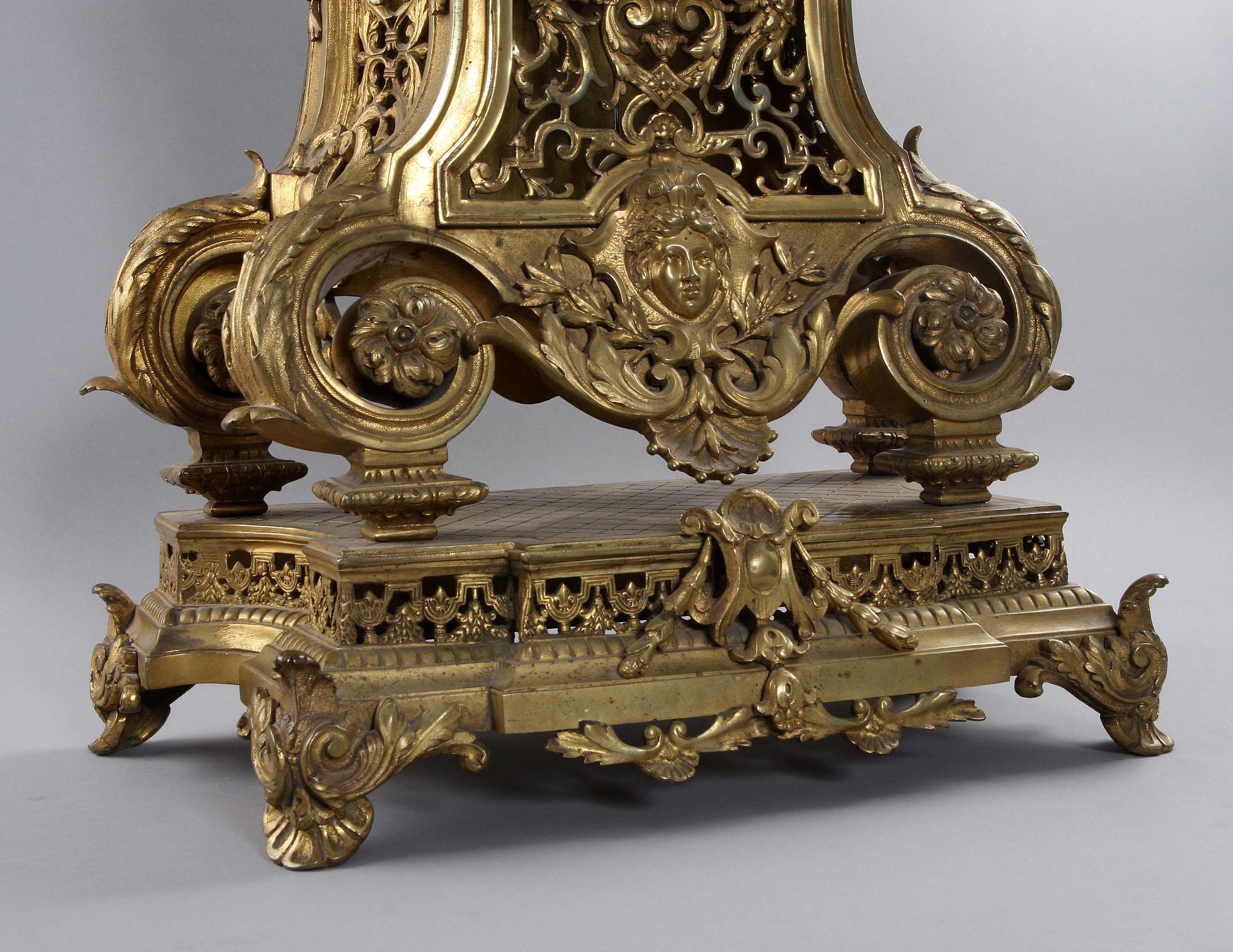 BORDSPENDYL, Louis XVI-stil. 1800-talets slut, Paris.