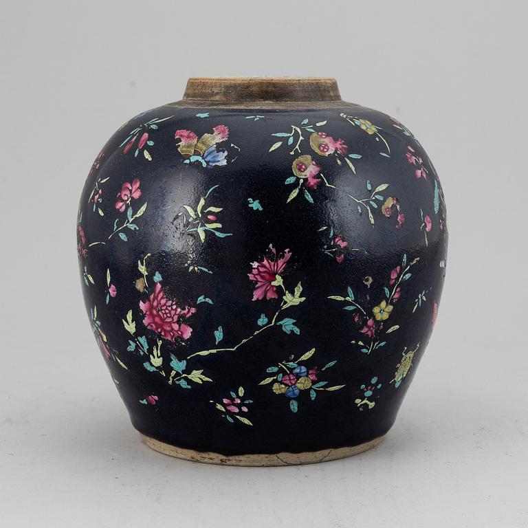 A Chinese famille rose jar, Qing dynasty, 19th Century.