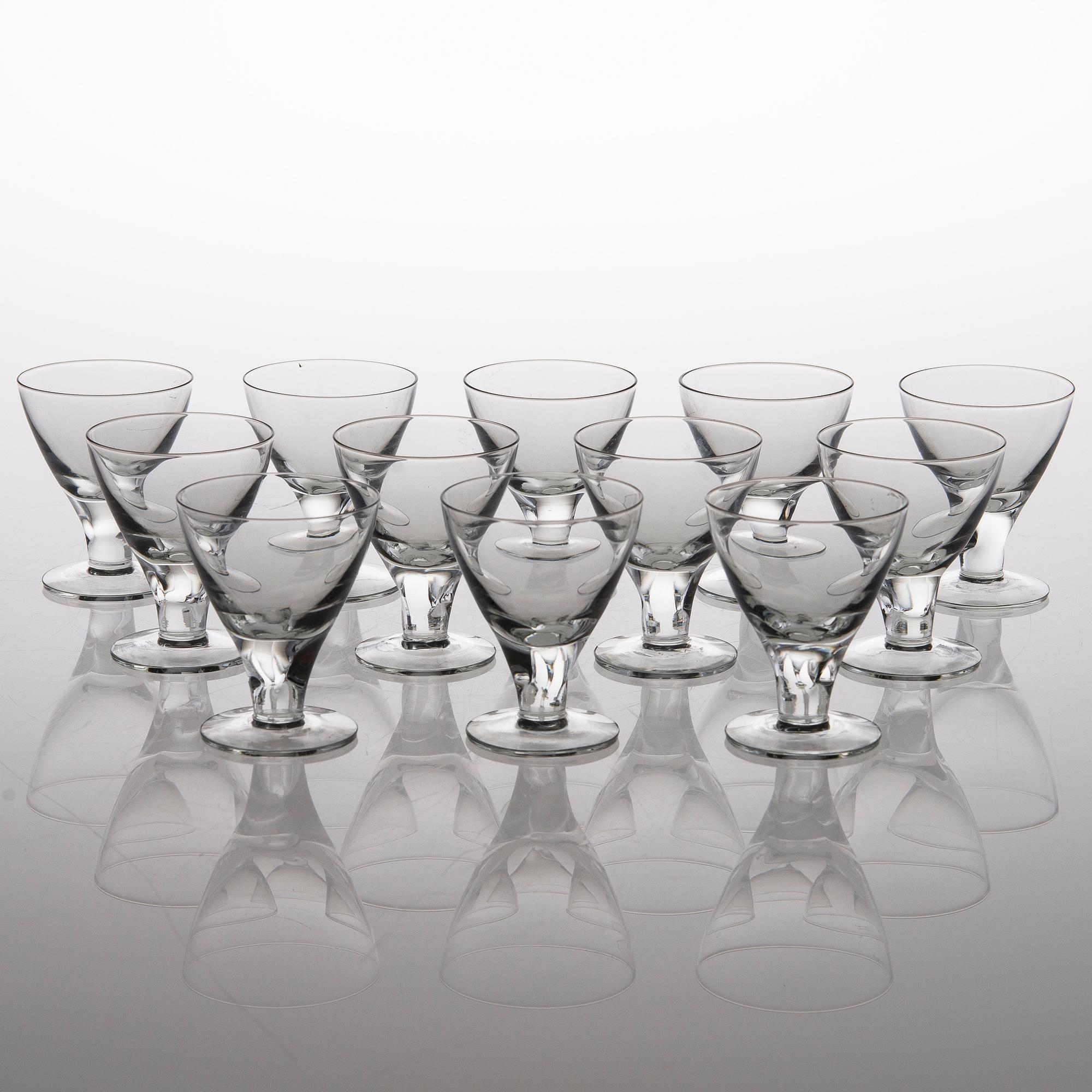 GUNNEL NYMAN, glasservis, 34 delar "GN 46", Nuutajärvi Notsjö. I produktion 1949-1969.