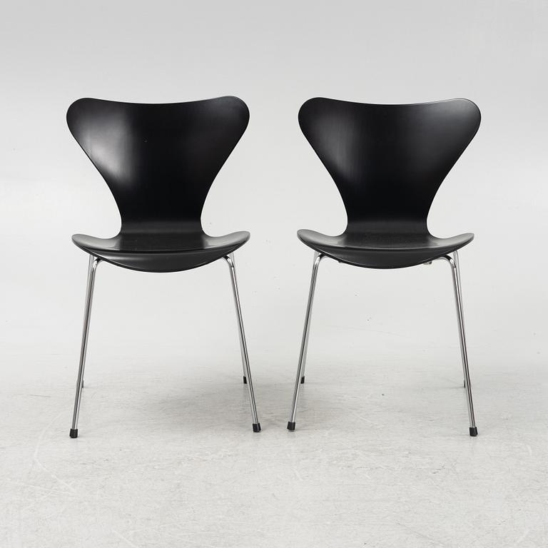 Arne Jacobsen, stolar åtta st. "Sjuan", Fritz Hansen, Danmark, daterade 2005.