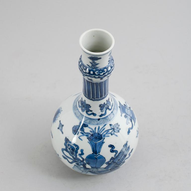 VAS, porslin, Kina, Kangxi-stil, sannolikt 1800-tal.