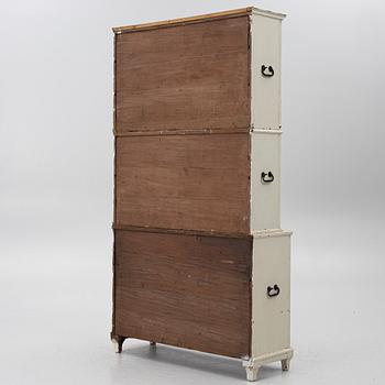 A cabinet, 18th/19th century.