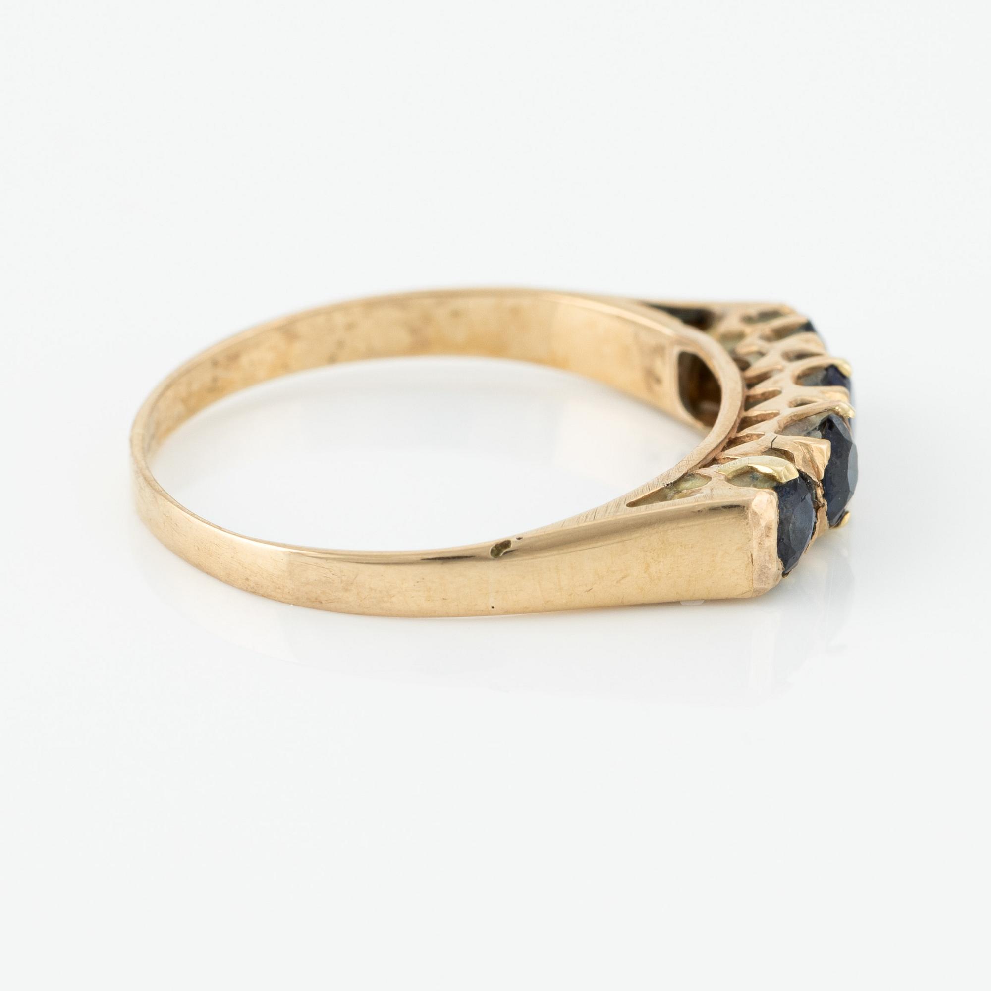 Ring, 18K guld med safirer.