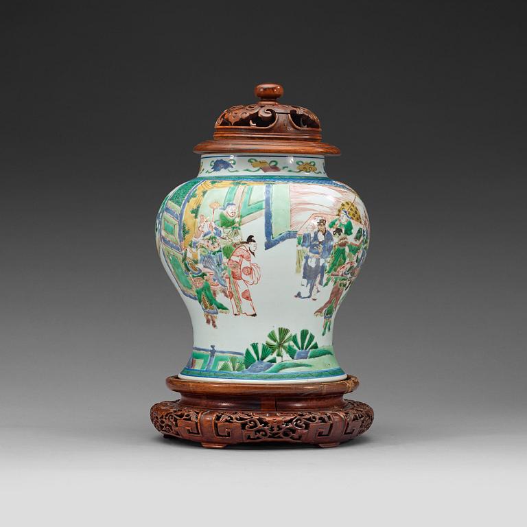 A famille verte figure scene vase, Qing dynasty, 19th century.