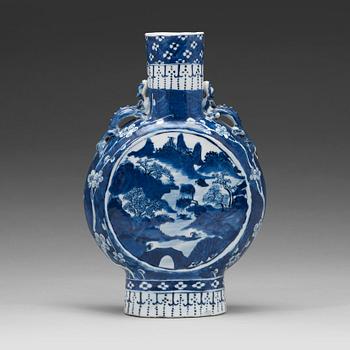 480. A blue and white moon flask, Qingdynasty, 19th Century.