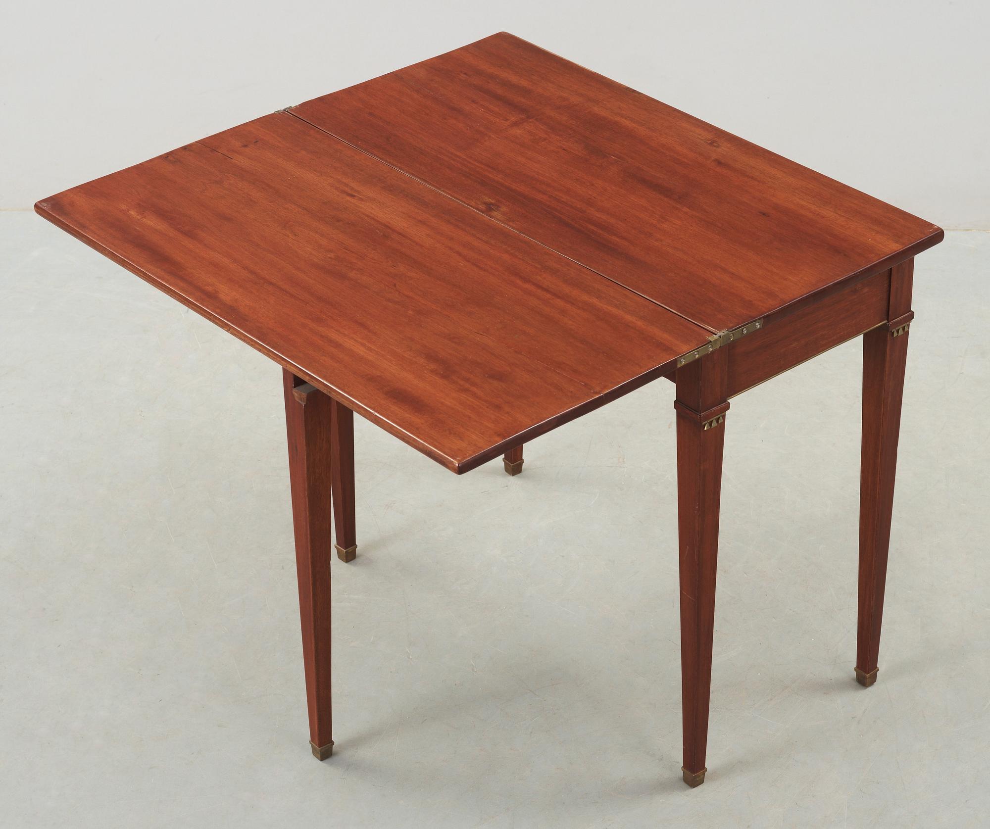 SPELBORD, sengustavianskt, 1800-talets början.