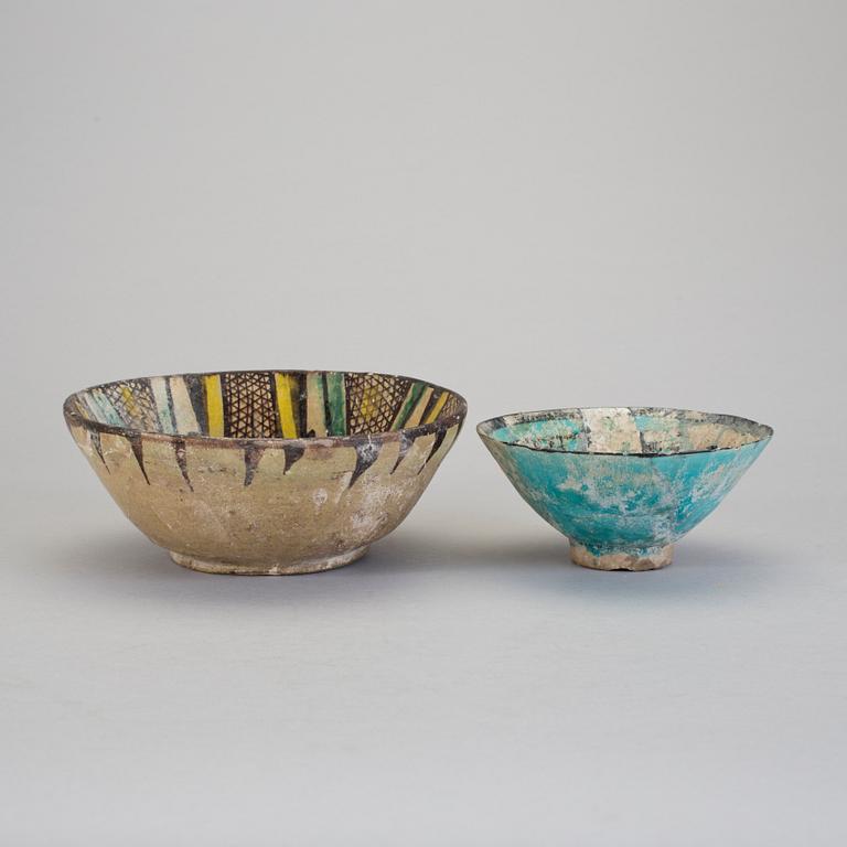 SKÅLAR, 2 st, lergods, bla sannolikt Keshan och 1200-tal.