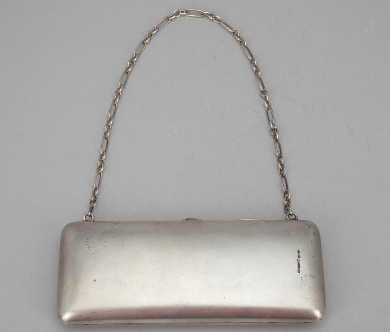 AFTONVÄSKA, 813 silver, guld. P. Pakkanen Helsingfors 1929. Vikt 237 g.
