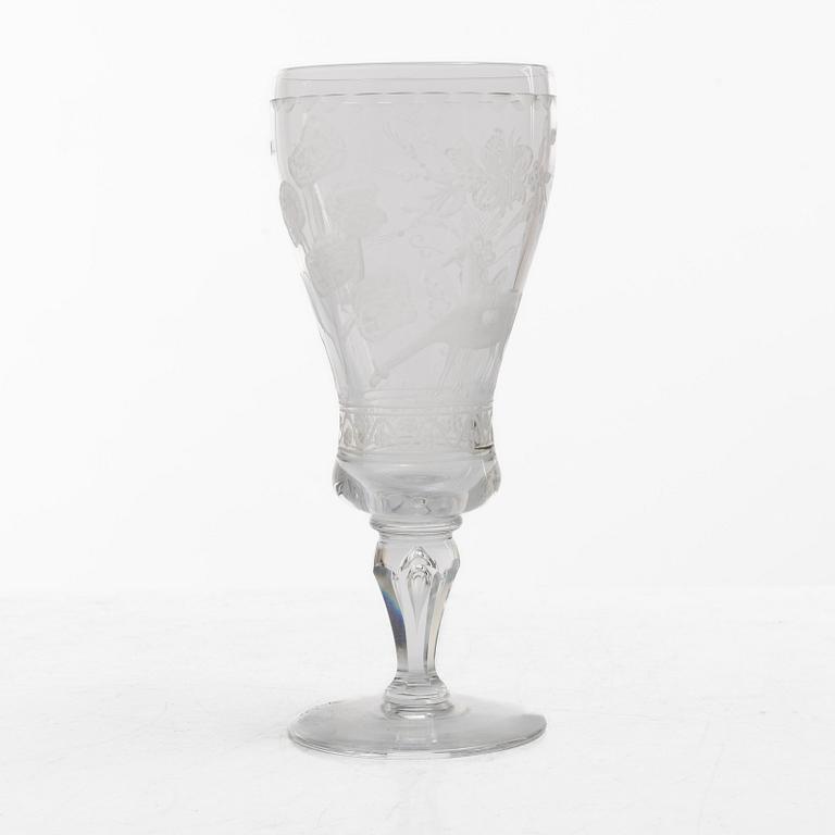 Vicke Lindstrand, a 23 piece "Dalecarlia" glass service, Kosta Boda.