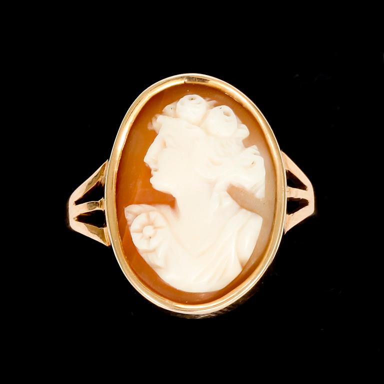 RING, 18k guld, med kamé. Albin Konrad Grönwall, Malmö 1924. vikt 4,8 g.